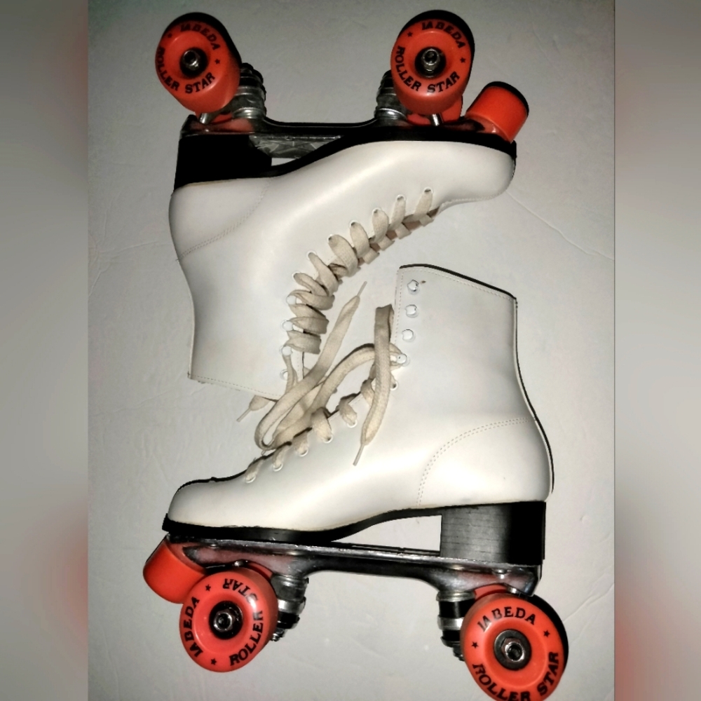 Roller Derby (Sz 9) Vintage White Roller Star Skates with Red Labeda Logo Wheels